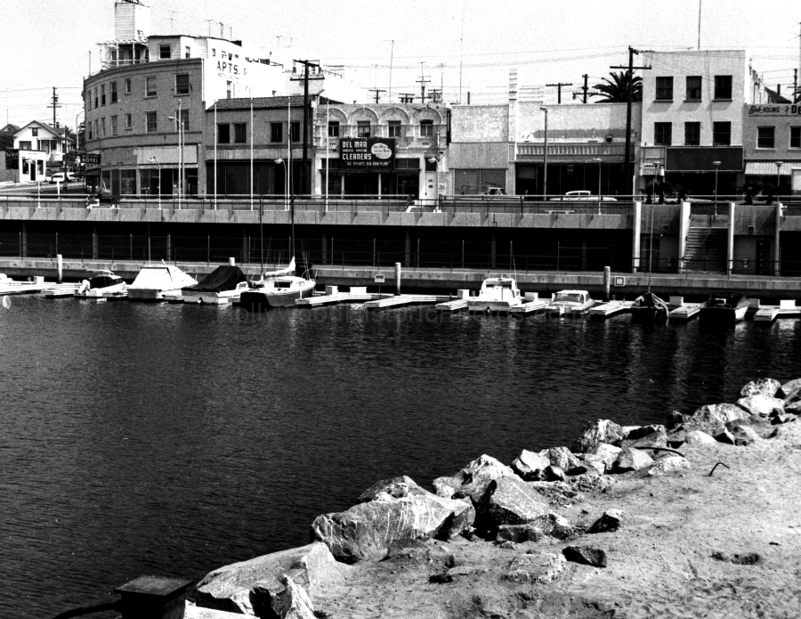 Redondo Beach 1968 King Harbor WM.jpg